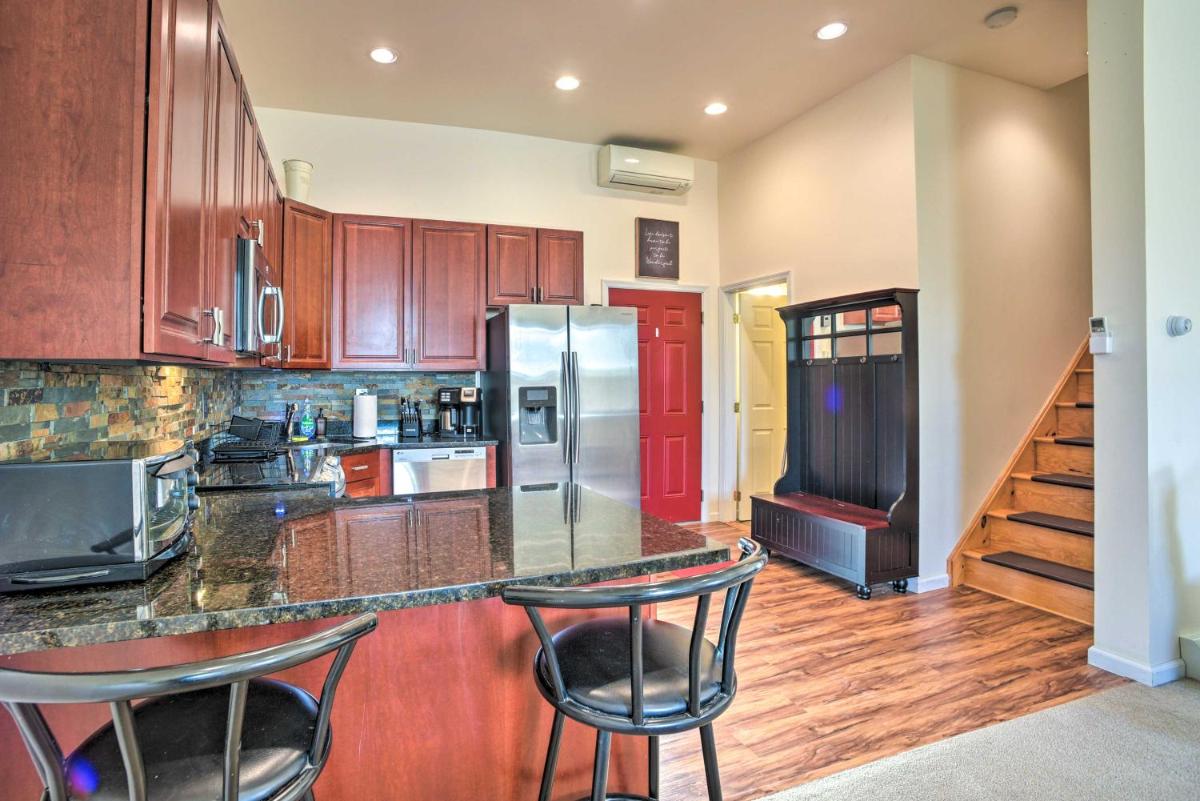 Bright Main St Condo about Half Mi to Windham Mtn - Housity