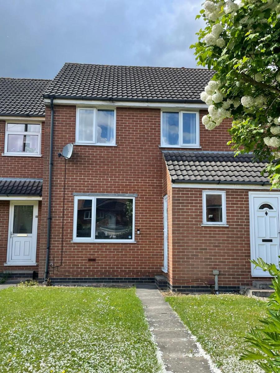 Arista House Entire 3 bedroom self catering property sleeps 5 people, Pet friendly - Housity