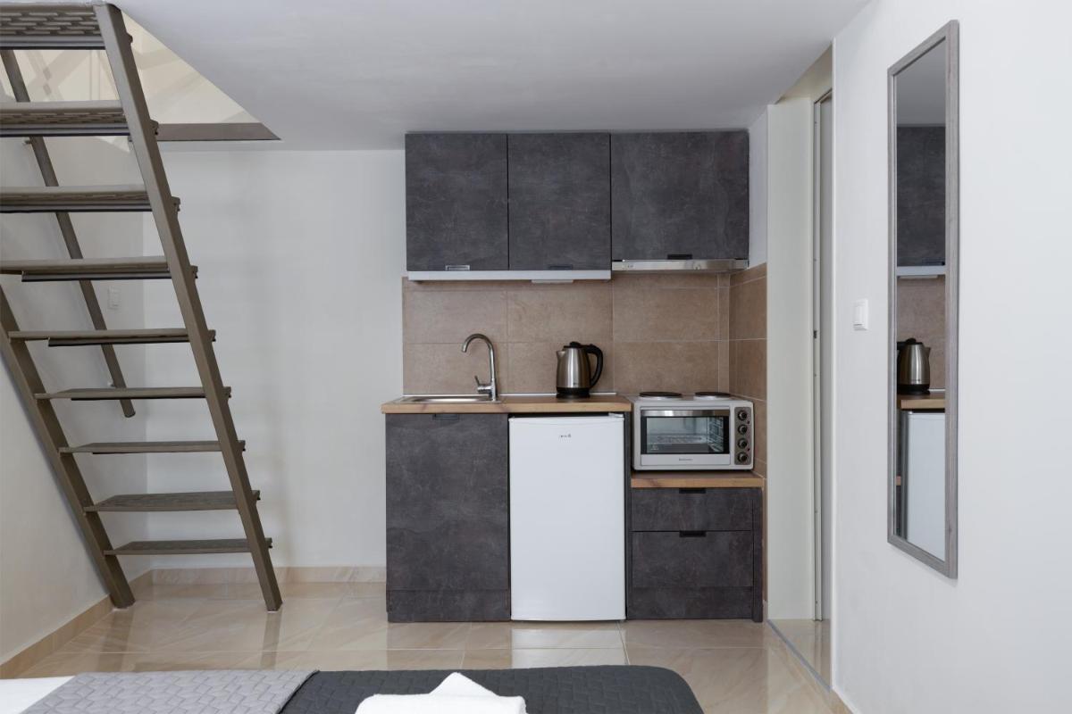 Sunny Studios 1 - Housity
