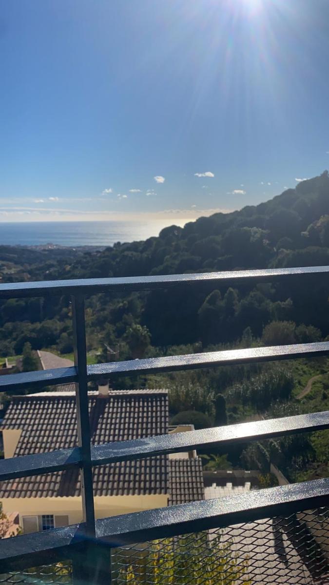 Ece Golden Villa Amazing 4 bedroom vila with pool - Housity