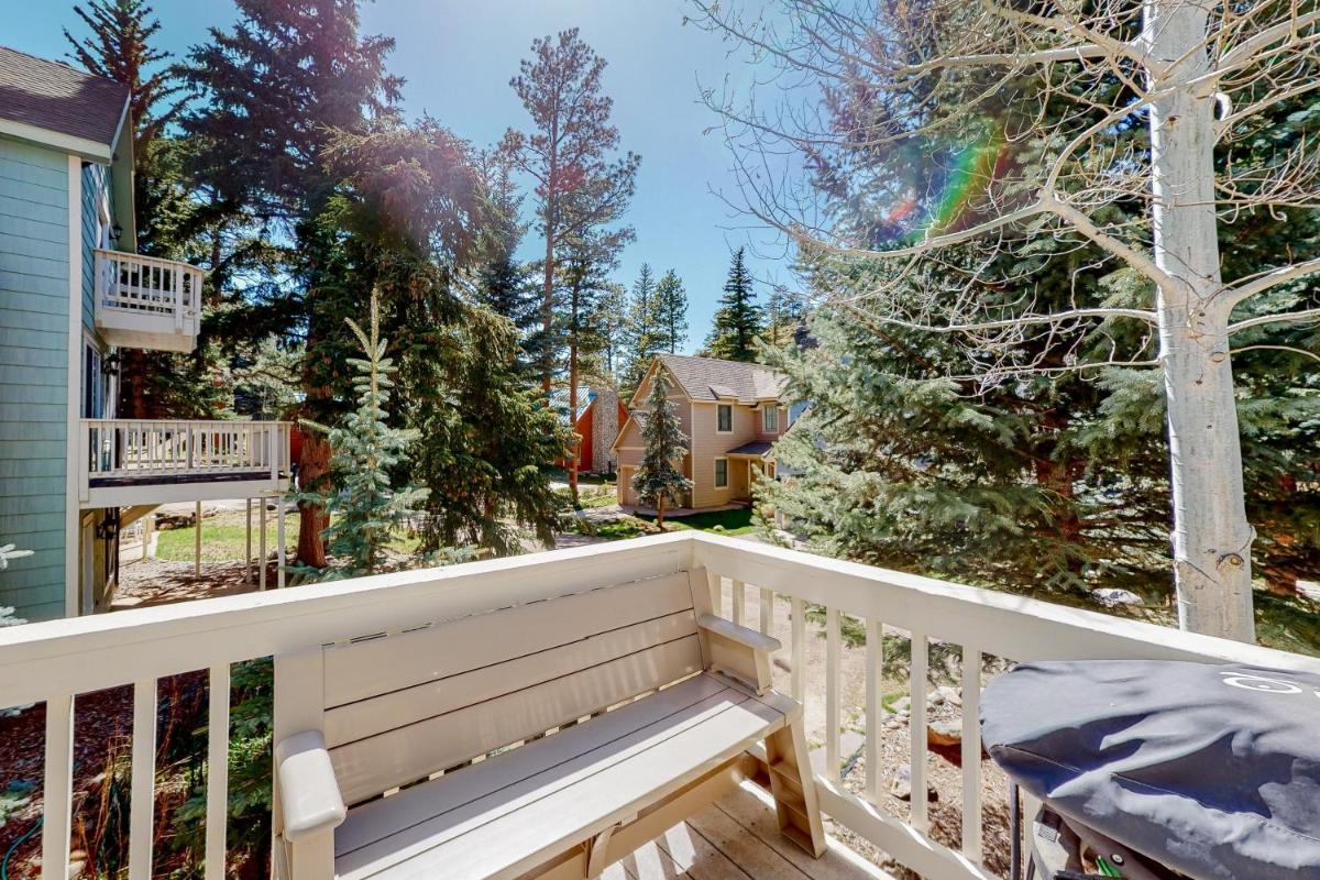 Rocky Mountain Retreat on the River - Housity