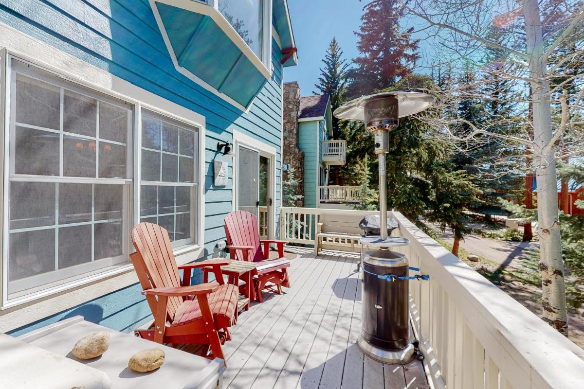 Rocky Mountain Retreat on the River - Housity