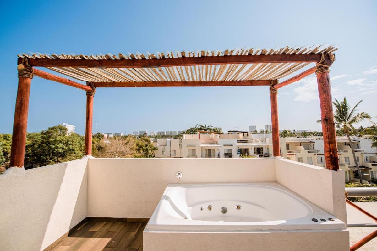 Bongo Stays 2BR Penthouse Private Jacuzzi - Housity