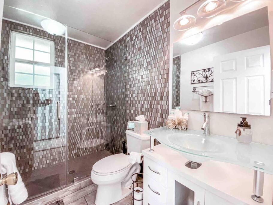 Cozy beach home walking distance from ocean - Housity