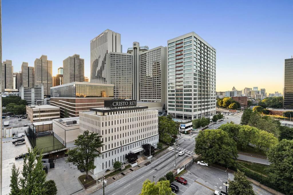 1109-Extra LG-King Bed-1 Free Park-Fast WiFi-DTW - Housity