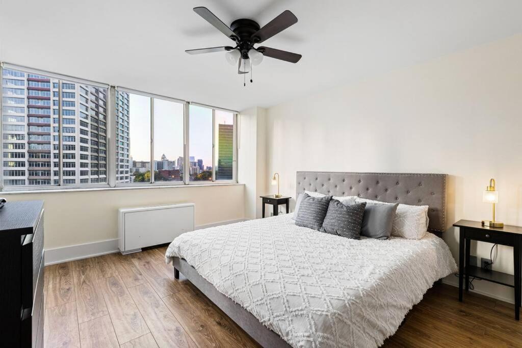 1109-Extra LG-King Bed-1 Free Park-Fast WiFi-DTW - Housity