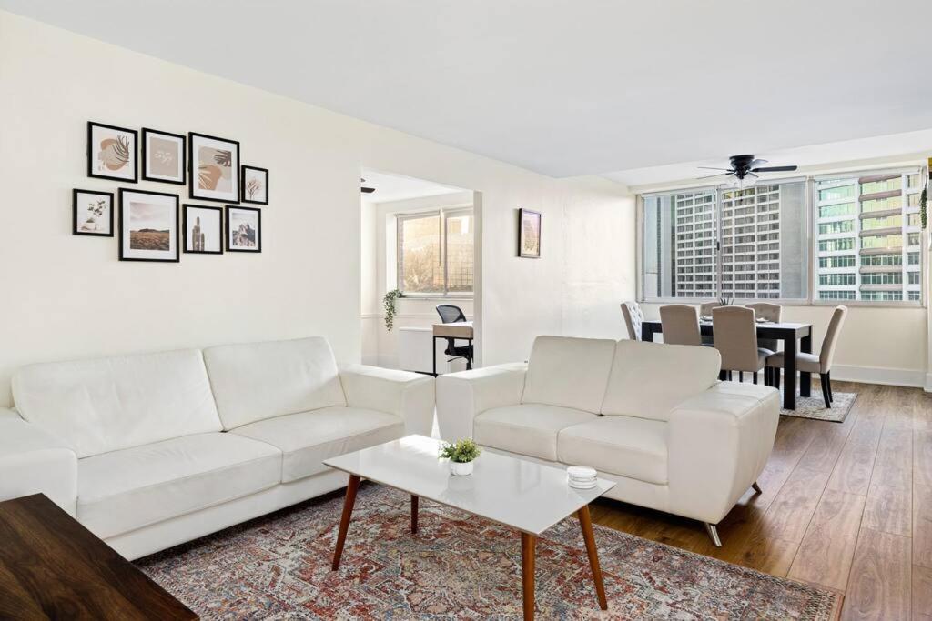 1109-Extra LG-King Bed-1 Free Park-Fast WiFi-DTW - Housity