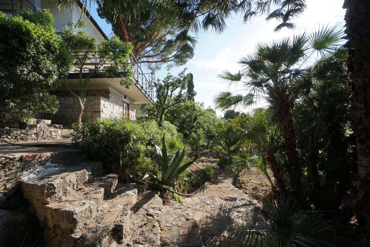 Nut House apartment near the sea in a villa with garden - Housity