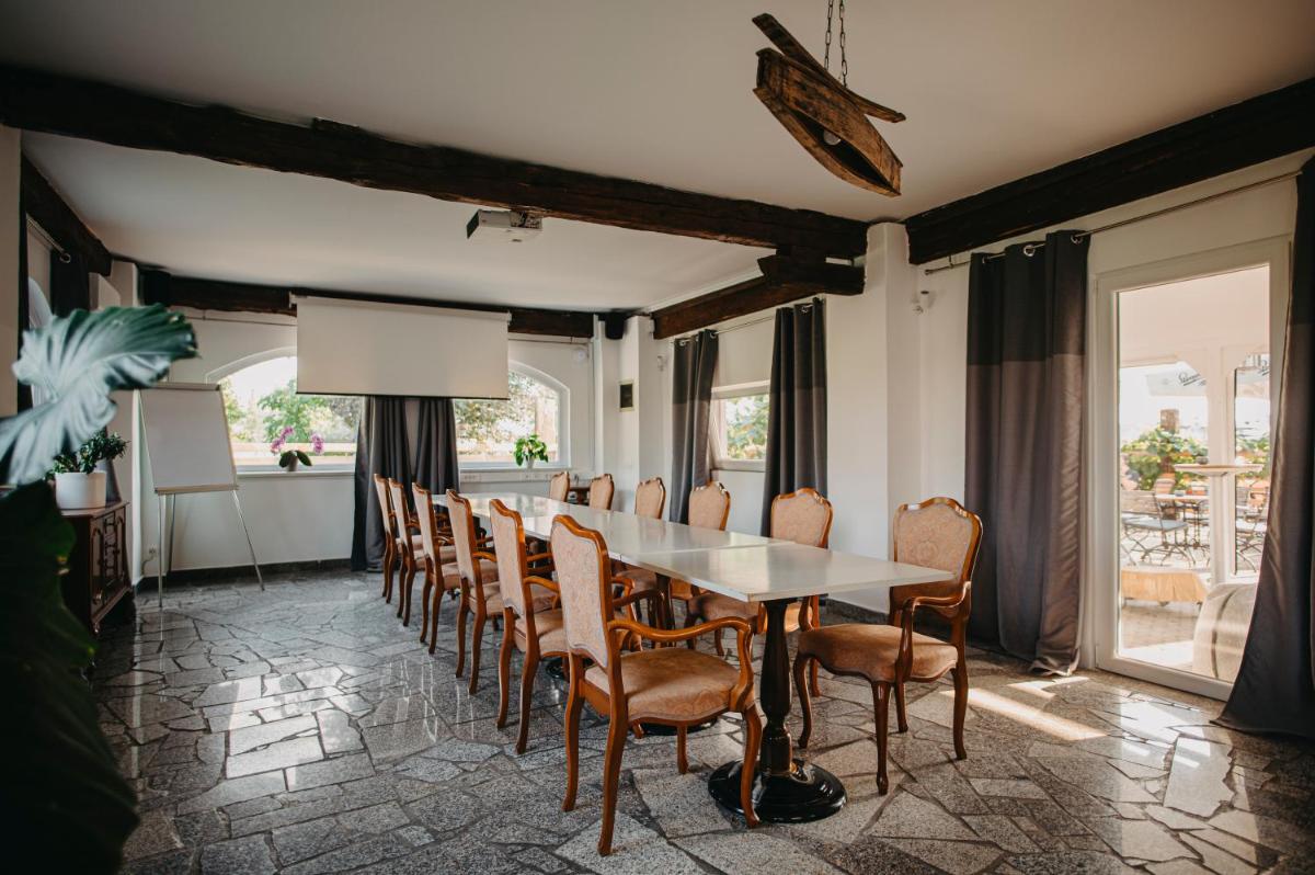 Hotel Pok Garni - Housity