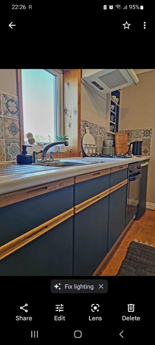 2 bedroom house within walking distance of town - Housity