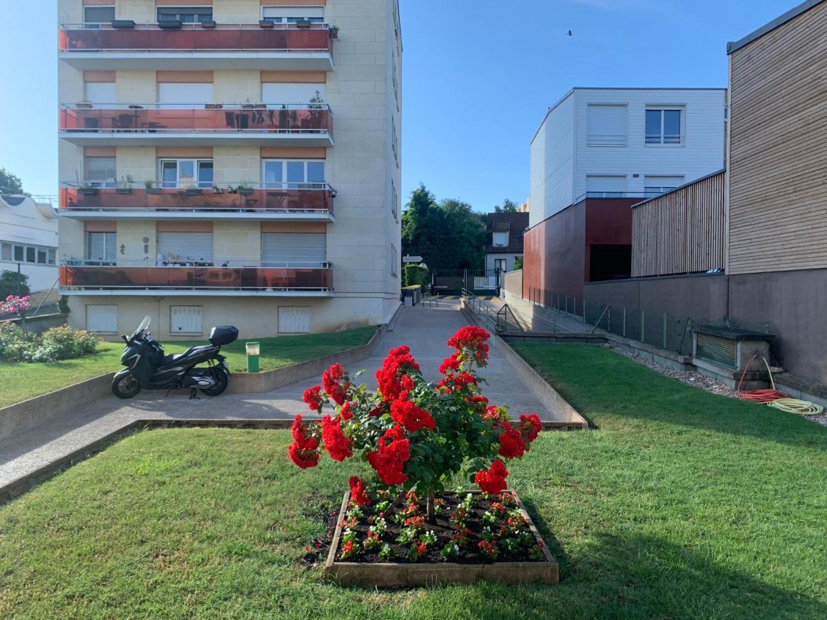 App 40m2 parking à 12mn à pied du centre-ville de Rueil - Housity