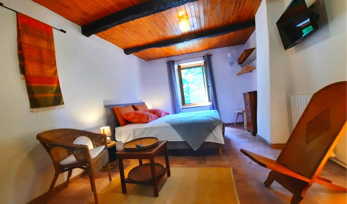 Mas de Boissière - Chambres d\'hôtes avec piscine et jacuzzi - Housity