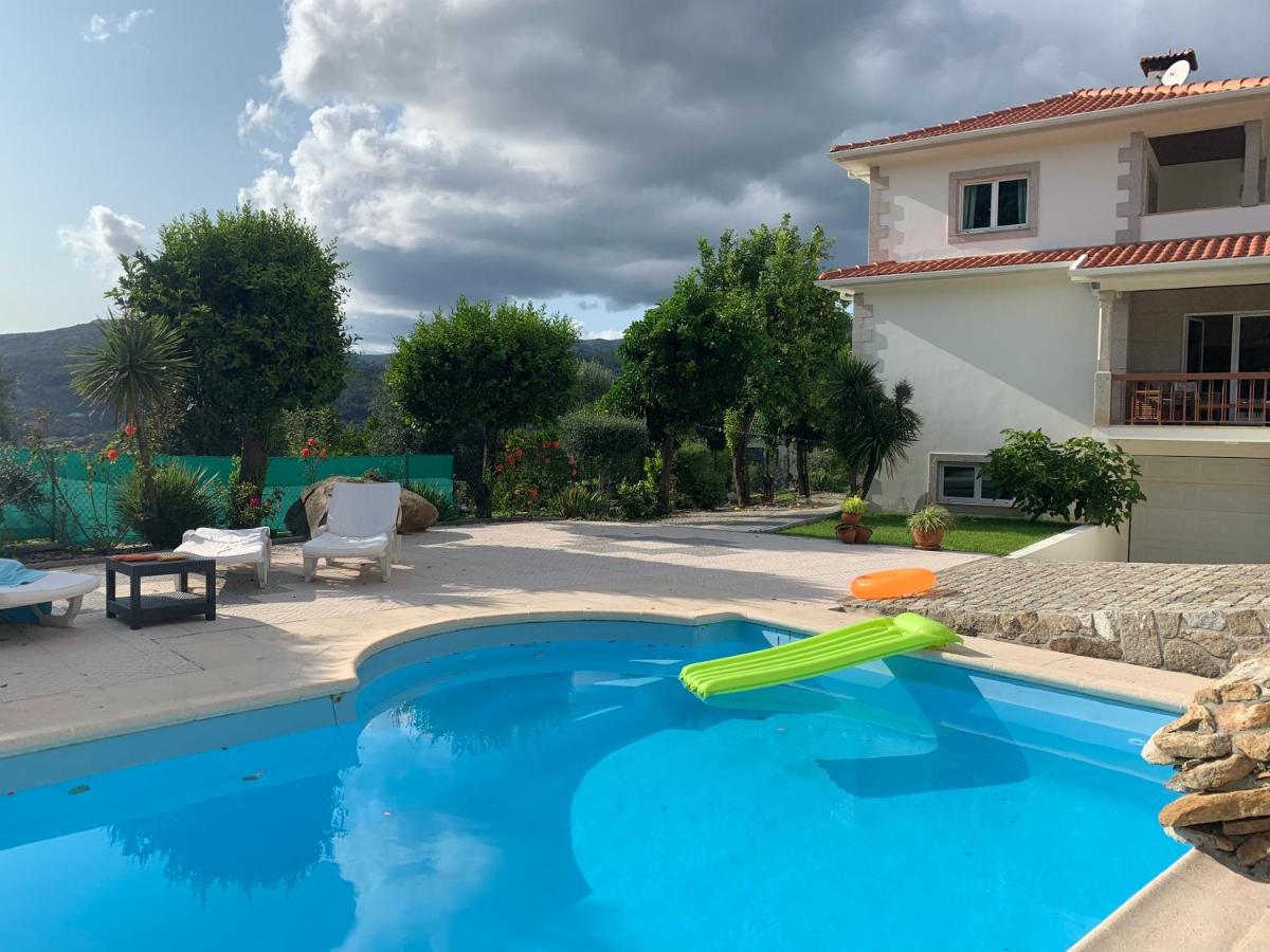 Beautiful detached villa with private pool, Fibre Wi-fi, garden, games room & BBQ - Housity