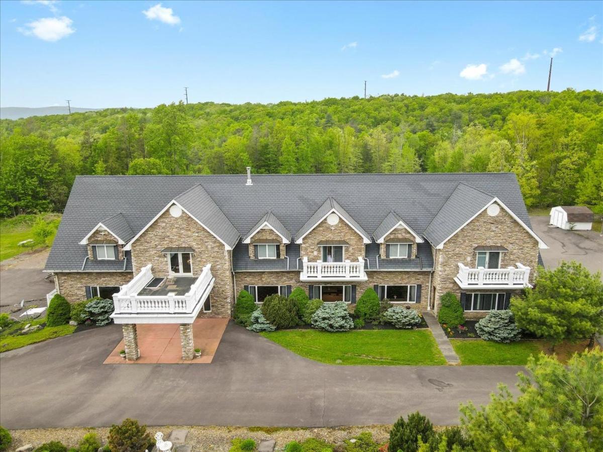Super Luxury Mansion & Green Retreat In Plains PA - Housity