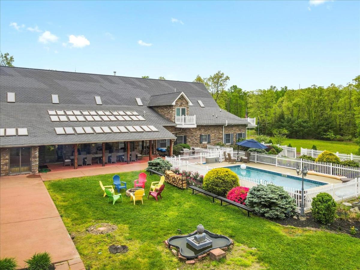 Super Luxury Mansion & Green Retreat In Plains PA - Housity