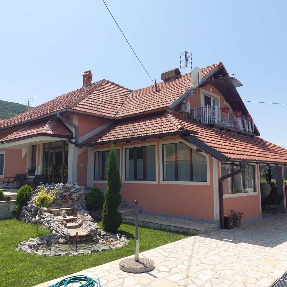 Djokić 2 sa bazenom - Housity