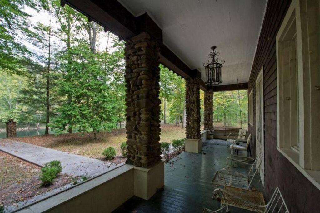Greenbrier River Hideaway w/ 11 acres of frontage! - Housity