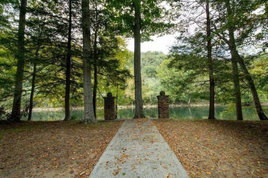 Greenbrier River Hideaway w/ 11 acres of frontage! - Housity