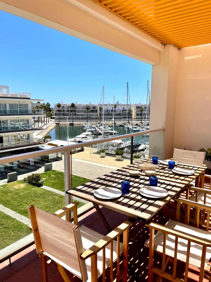 Marina 2 Bedroom Apart with Balcony and Parking & Pool access - Housity