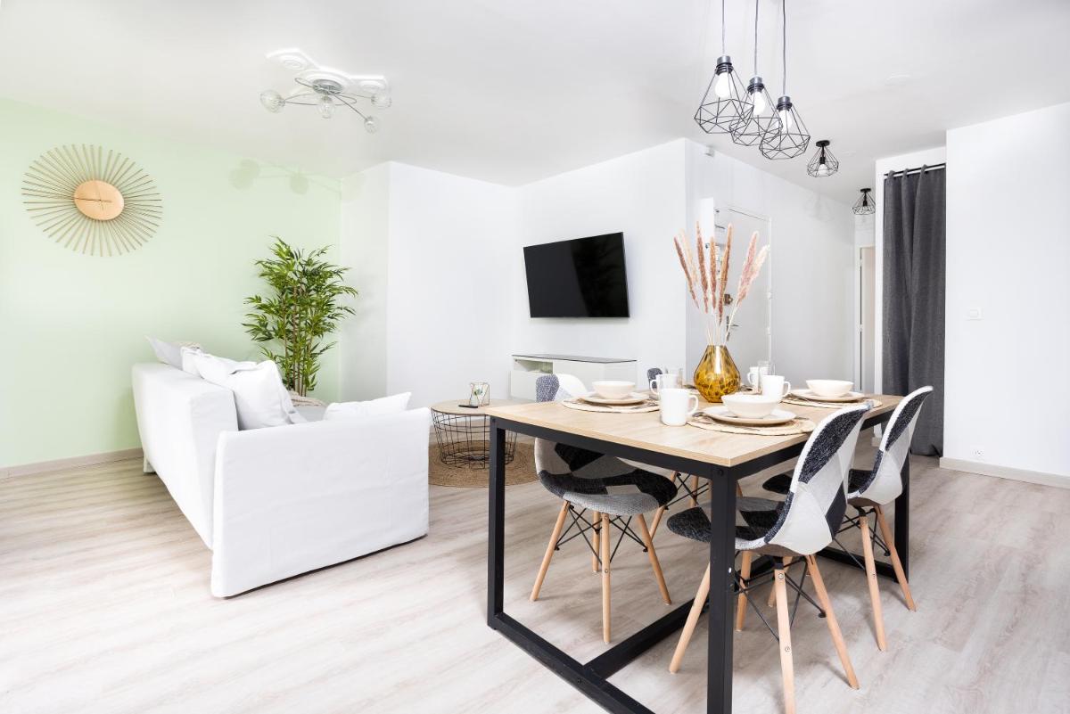 LeCosyMelunais : Parking gratuit + Balcon aménagé - Housity