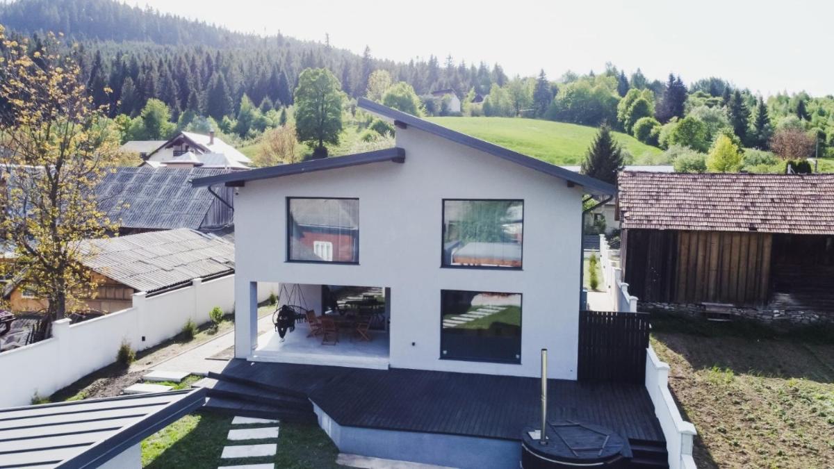 Voronet Noir Chalet - Housity