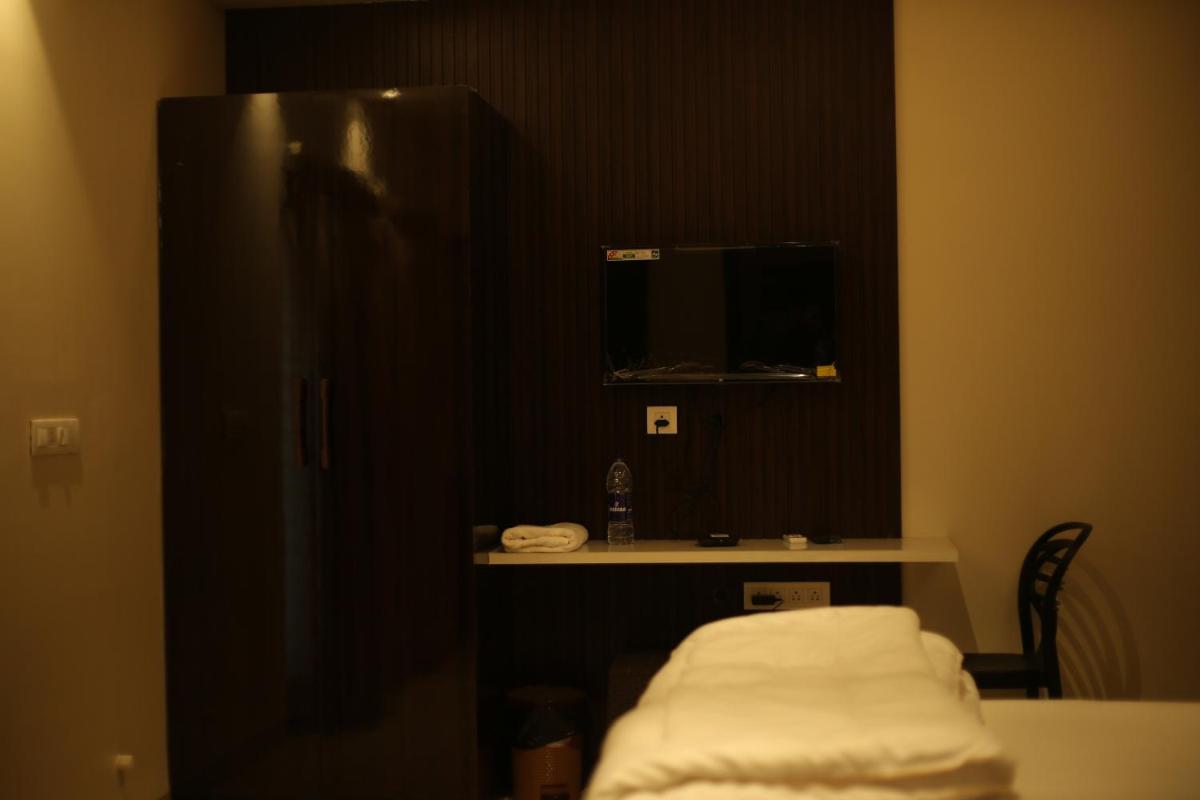 L. R RESIDENCY - Housity
