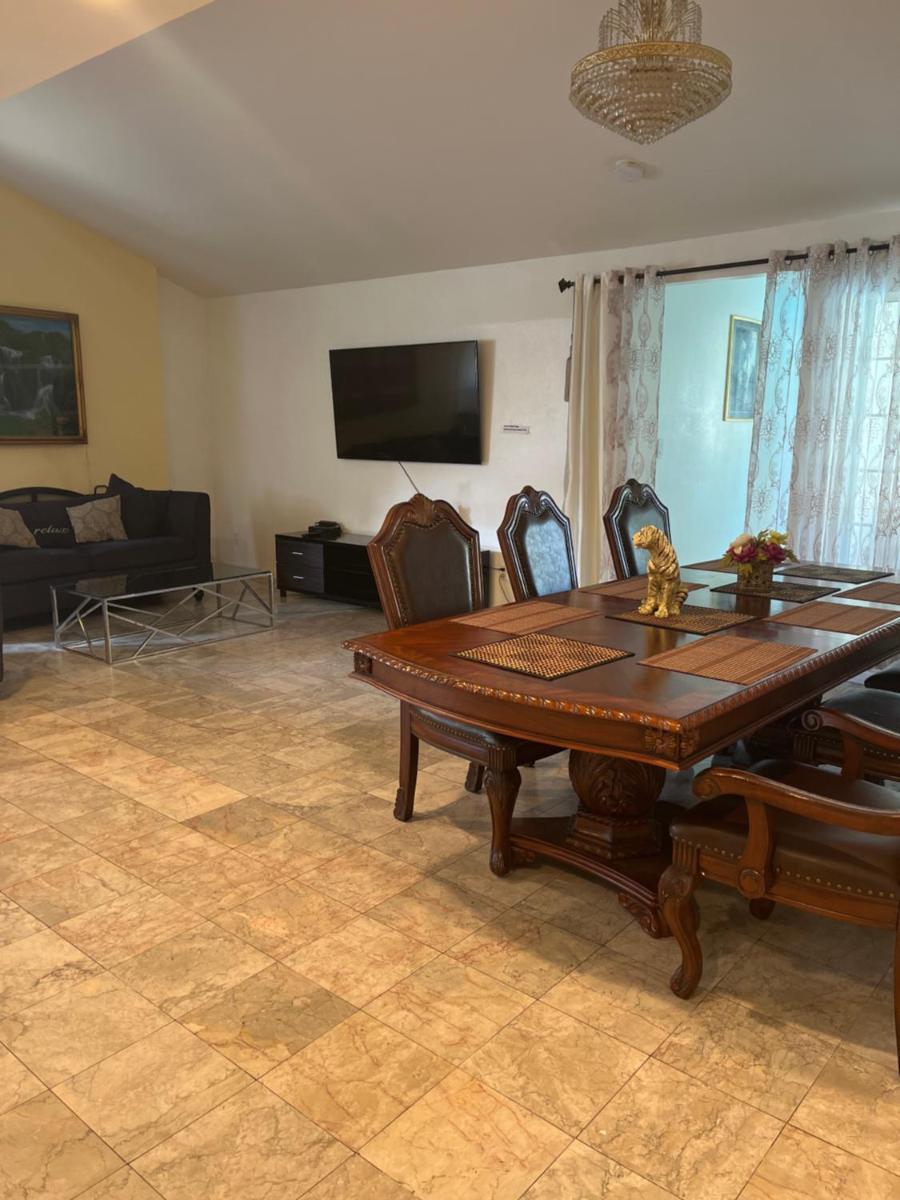 Los Angeles 6 bedrooms 3 bathrooms pool - Housity