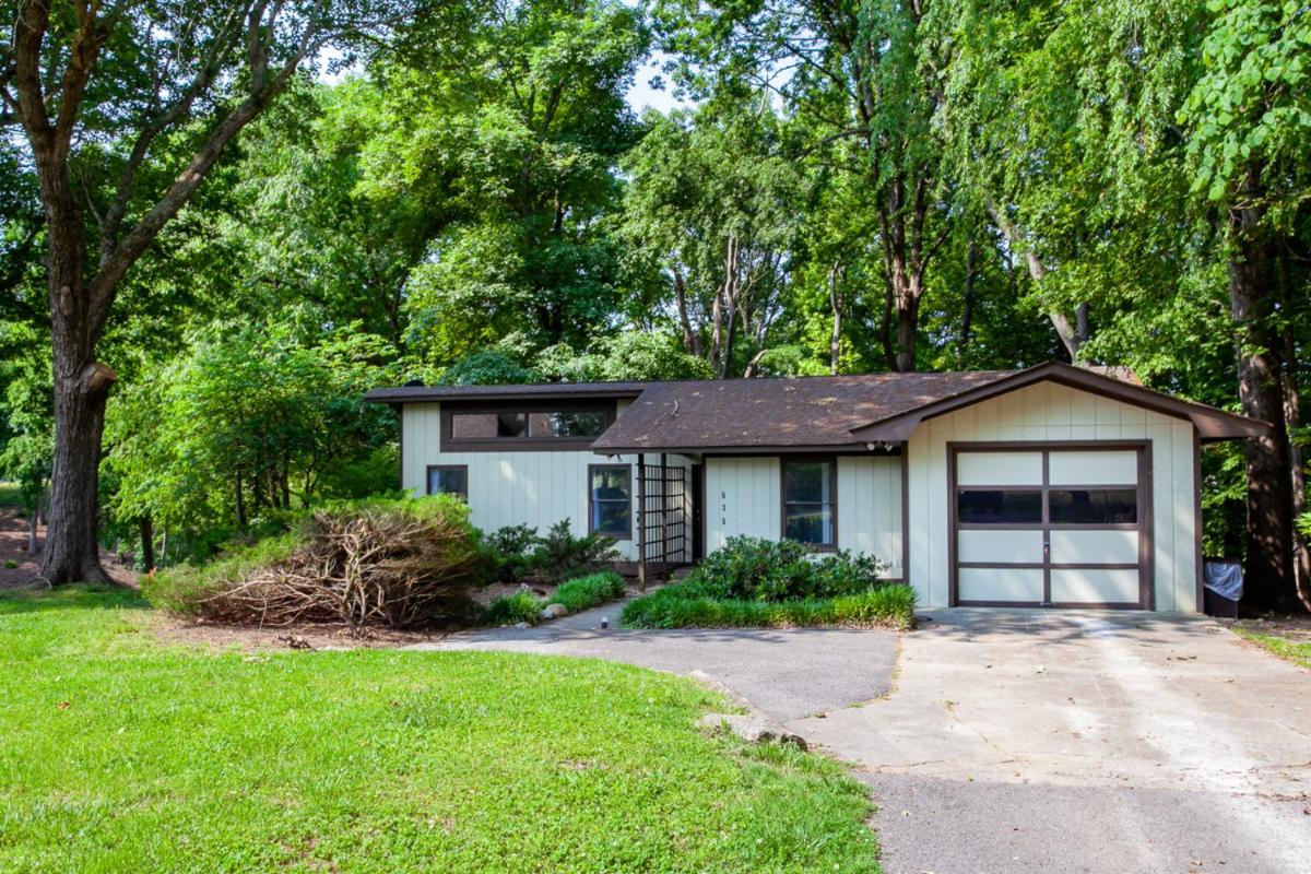 Hidden Lake Retreat - Lake Access, View and Fireplace - Housity