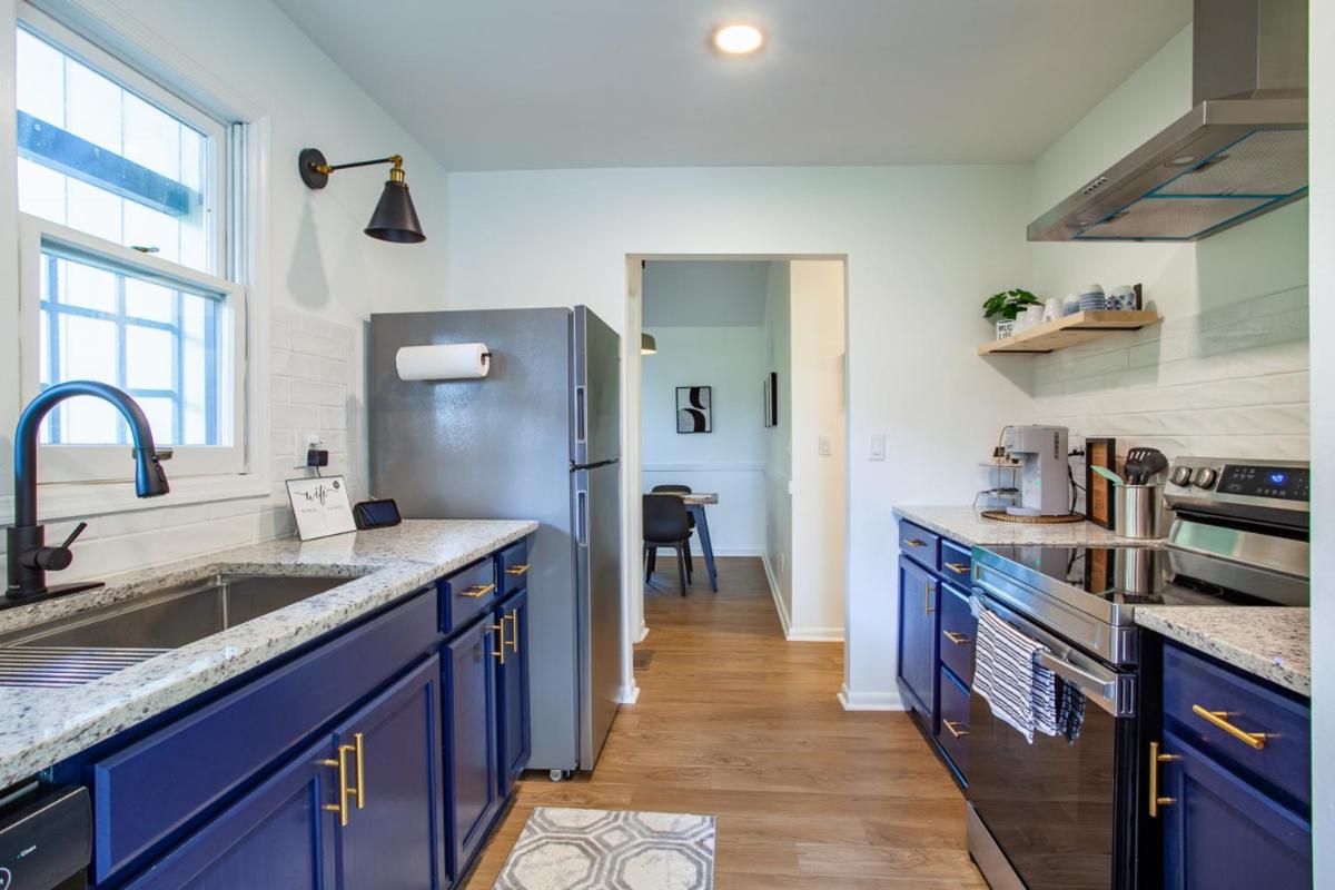 Hidden Lake Retreat - Lake Access, View and Fireplace - Housity