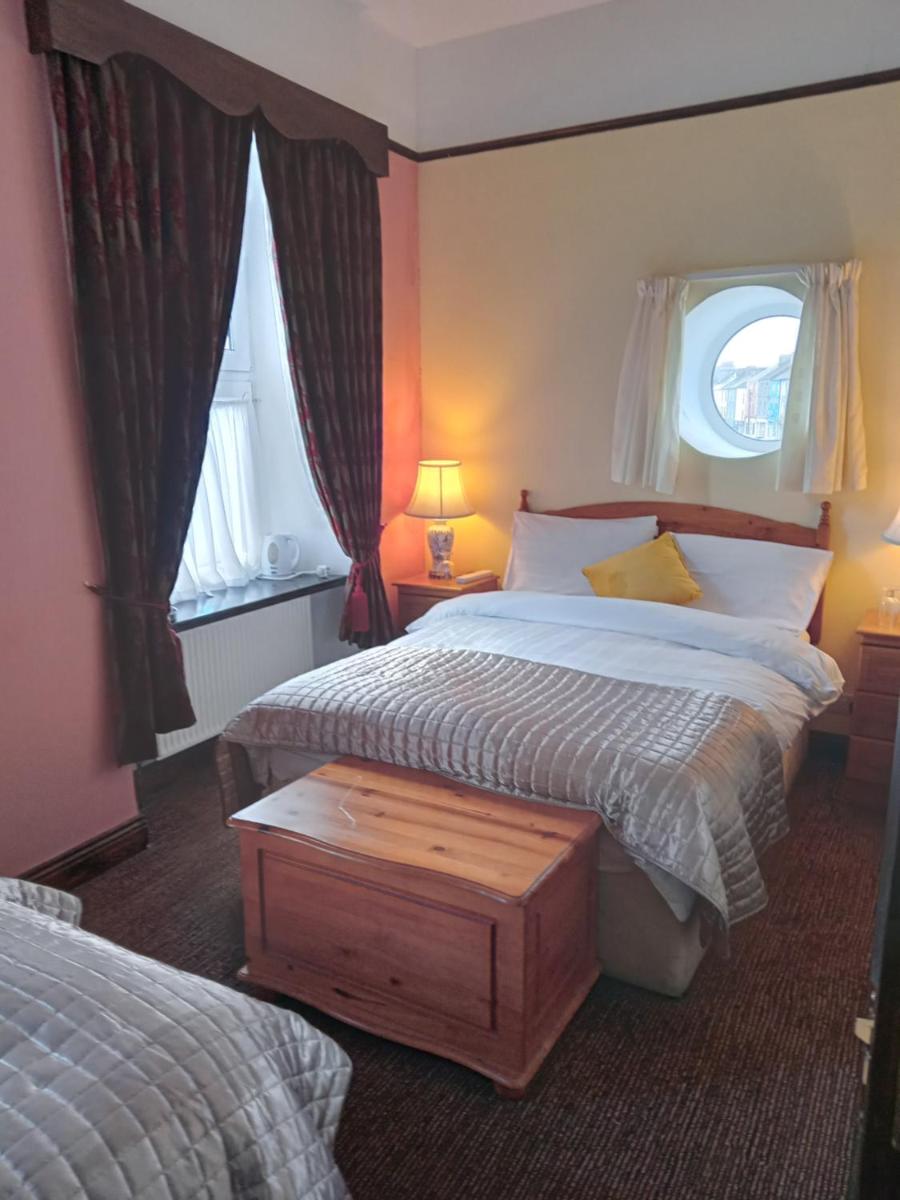 Buggle's Pub and Accommodation - Housity