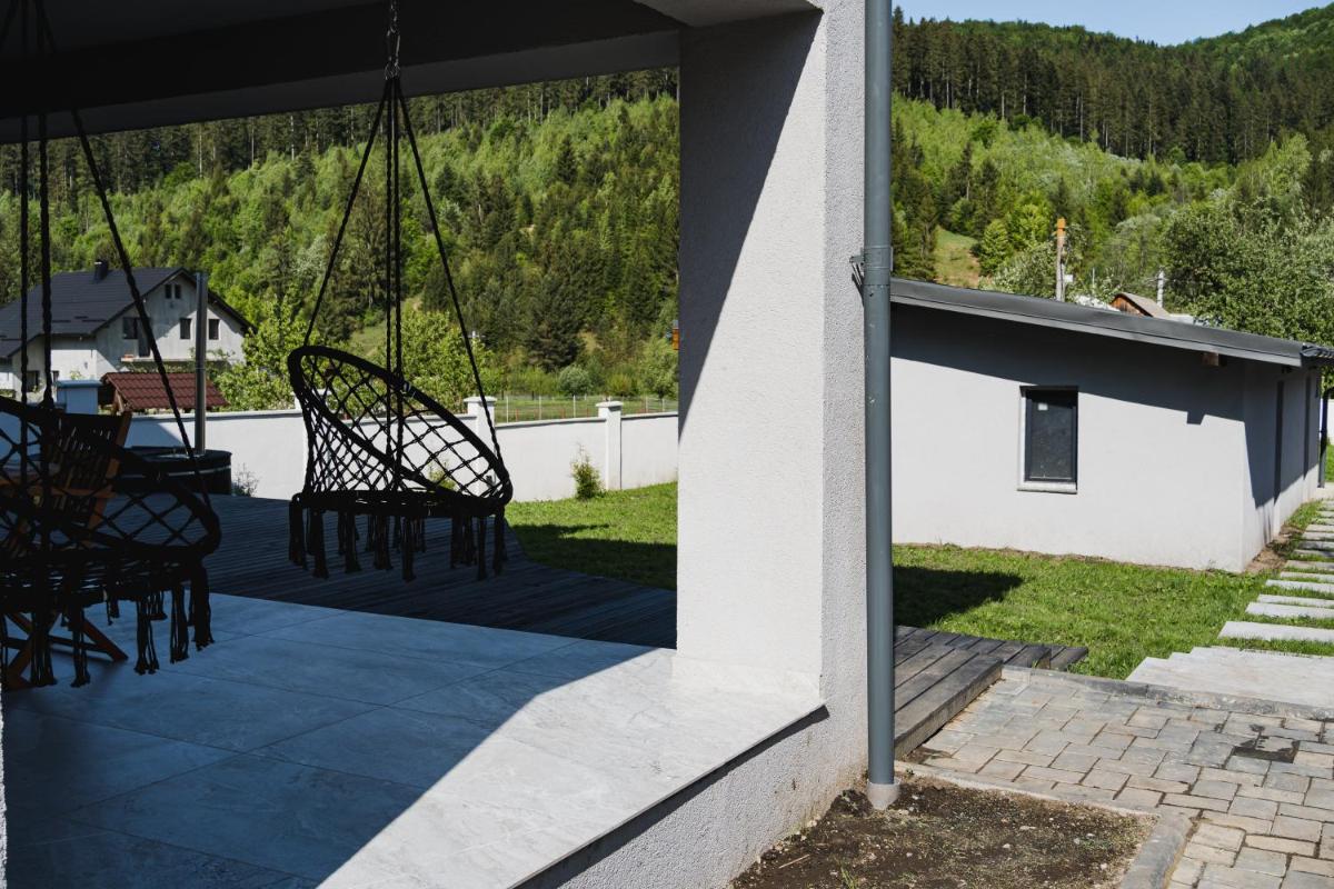Voronet Noir Chalet - Housity