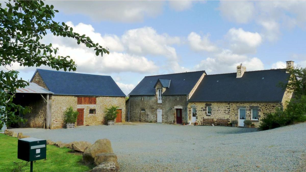 Spacious and Comfortable Fully Restored Farmhouse - Housity