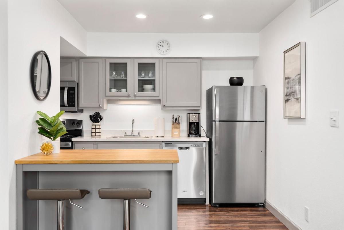The CoOp at the Med Center Studio - Housity
