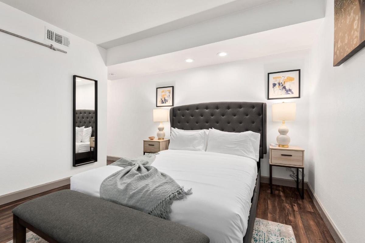 The CoOp at the Med Center Studio - Housity