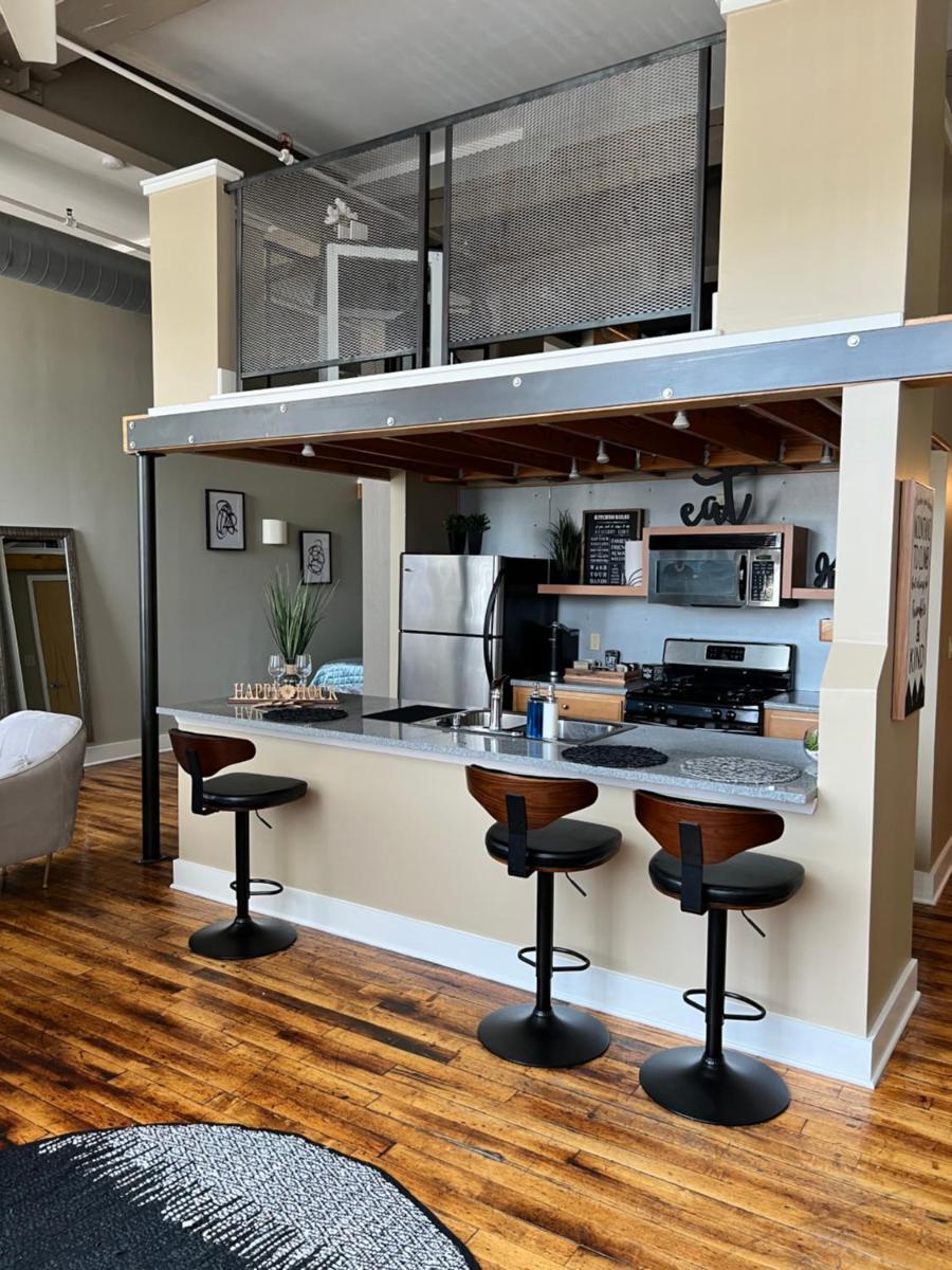 Stylish & Cozy abode in the Heart of Cincy with Loft - Housity