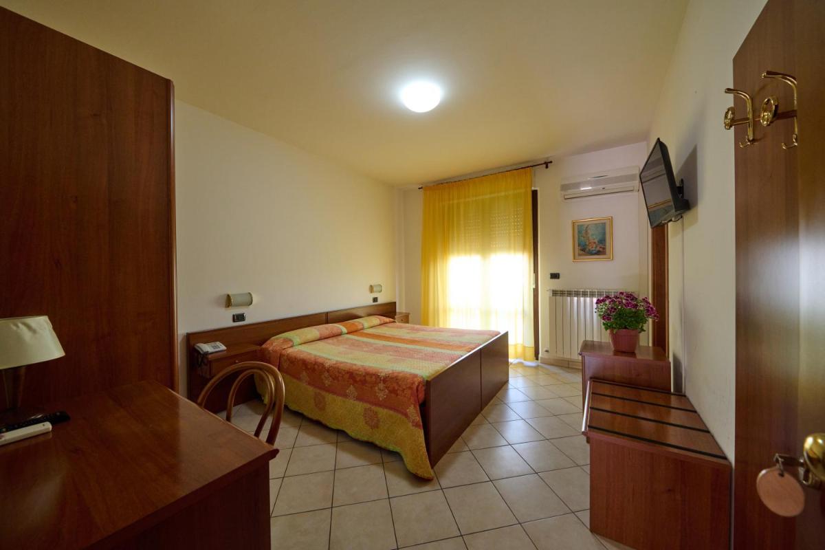 Albergo Shine - Housity