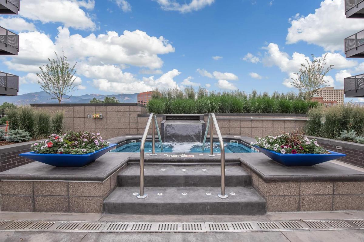 Colorado Springs Luxurious Unit with Mountain View - Housity