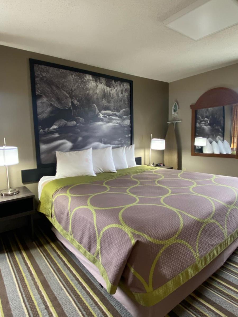 Super 8 by Wyndham Liberal KS - Housity