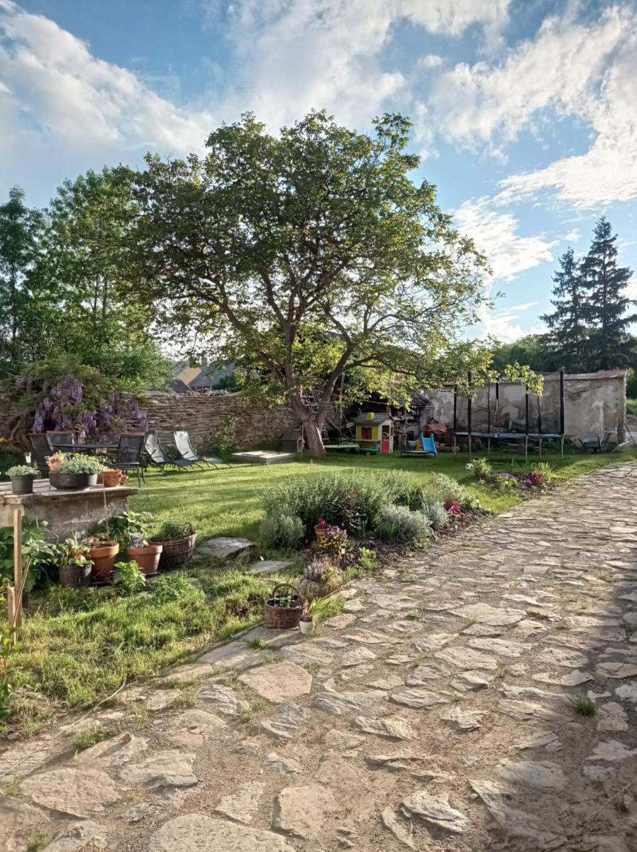 400 Éves Ház Vendégház - Housity