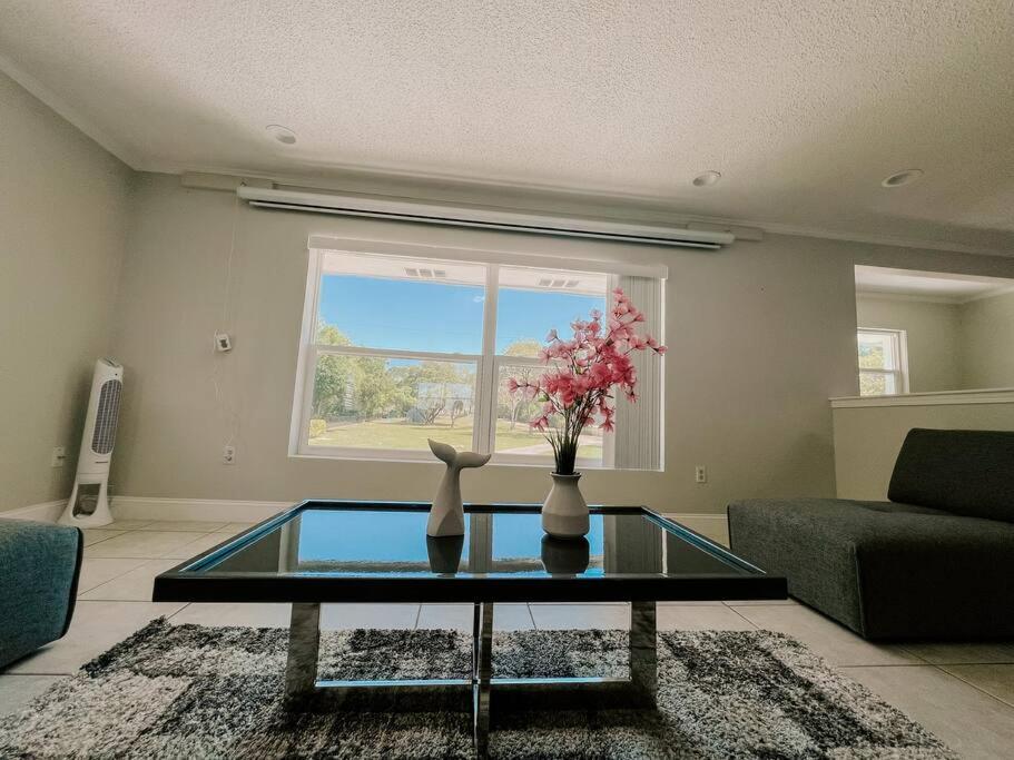 Stunning Lake Front House near Disney & Universal - Housity