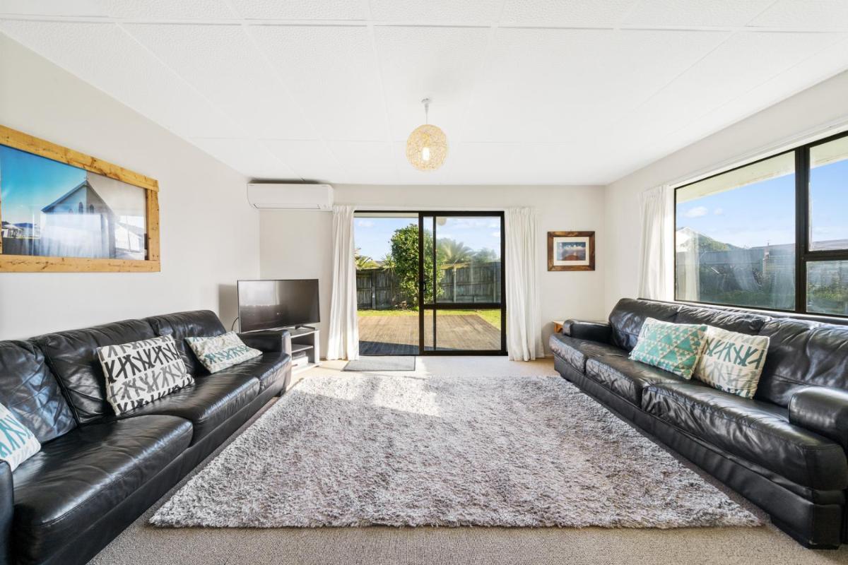 Babbacombe Bach - Otaki Beach Holiday Home - Housity