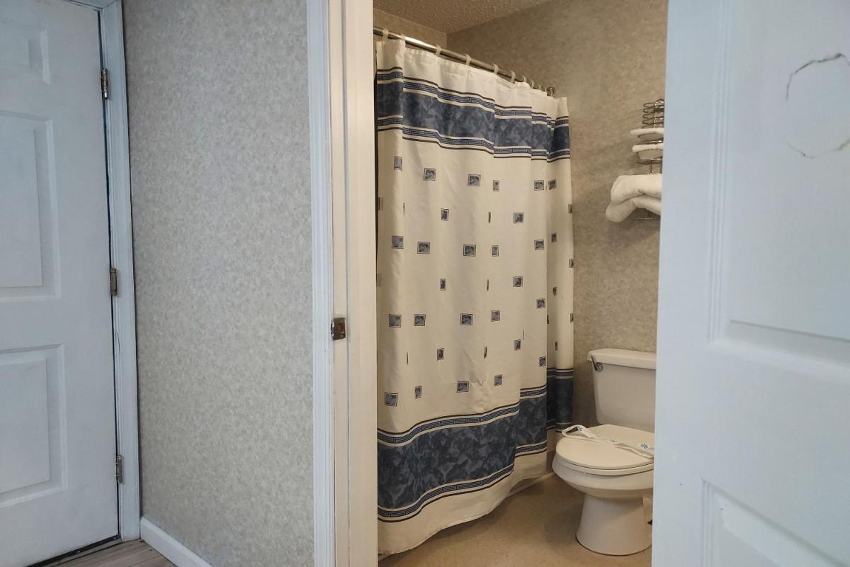 Studio Inn and Suites - Housity