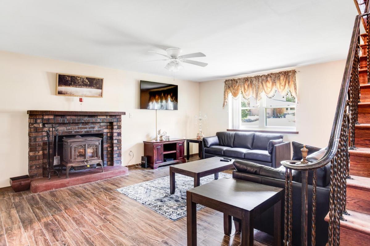 Black Bear Pass - Housity