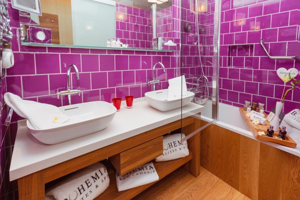 Un baño de Bohemia Suites & Spa - Adults Only