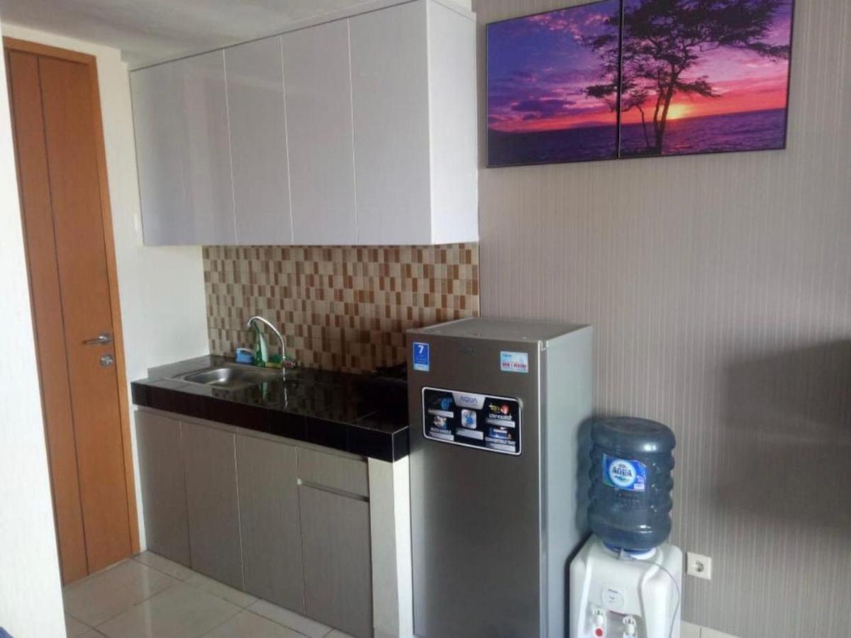 RedLiving Apartemen Margonda Residence 5 - Ens Room with Netflix and Breakfast - Housity