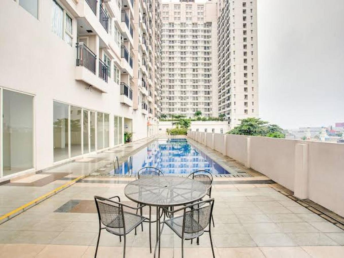 RedLiving Apartemen Margonda Residence 5 - Ens Room with Netflix and Breakfast - Housity