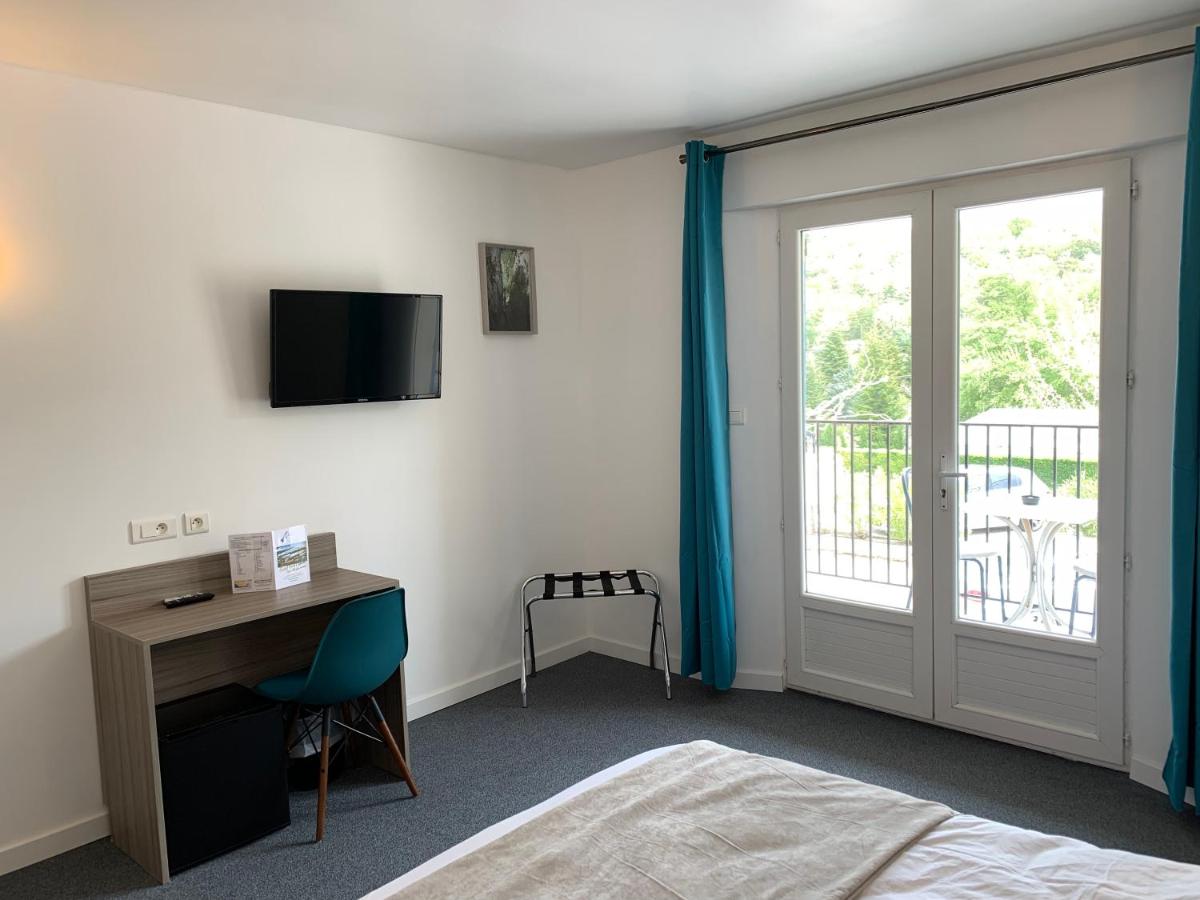 Télévision ou salle de divertissement dans l'établissement Hôtel Spa L'Ermitage