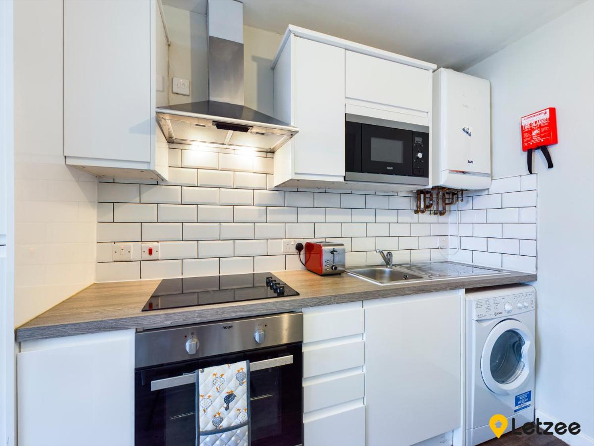 110 Fabian Way - Housity