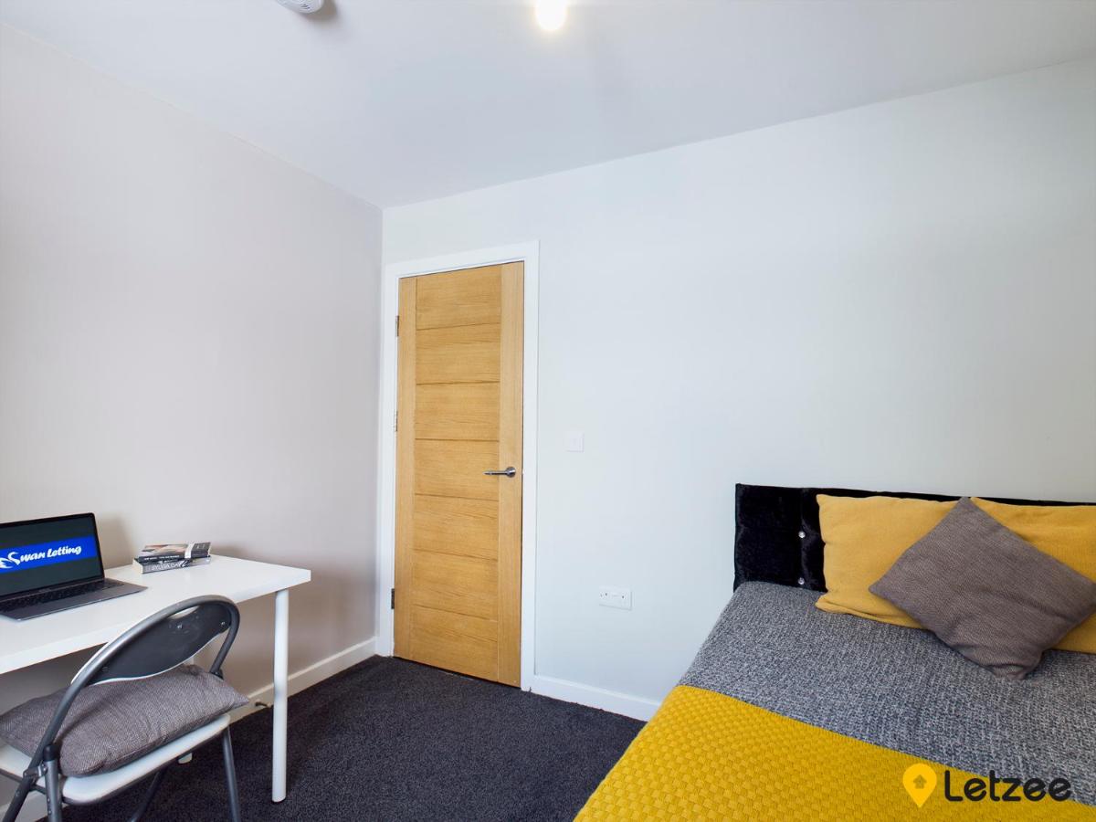 110 Fabian Way - Housity