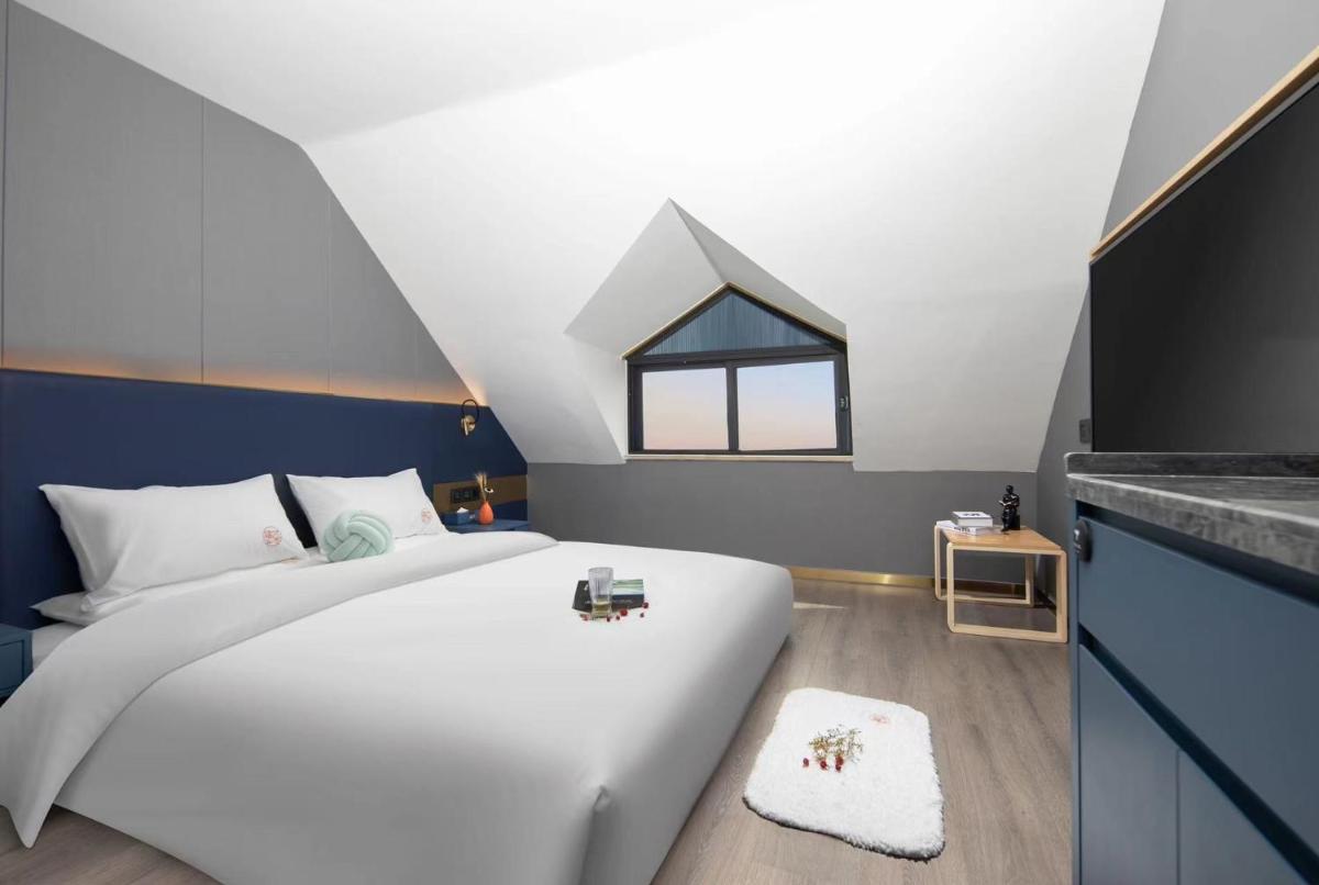 Yiwu Tandor Cinema Hotel - Housity